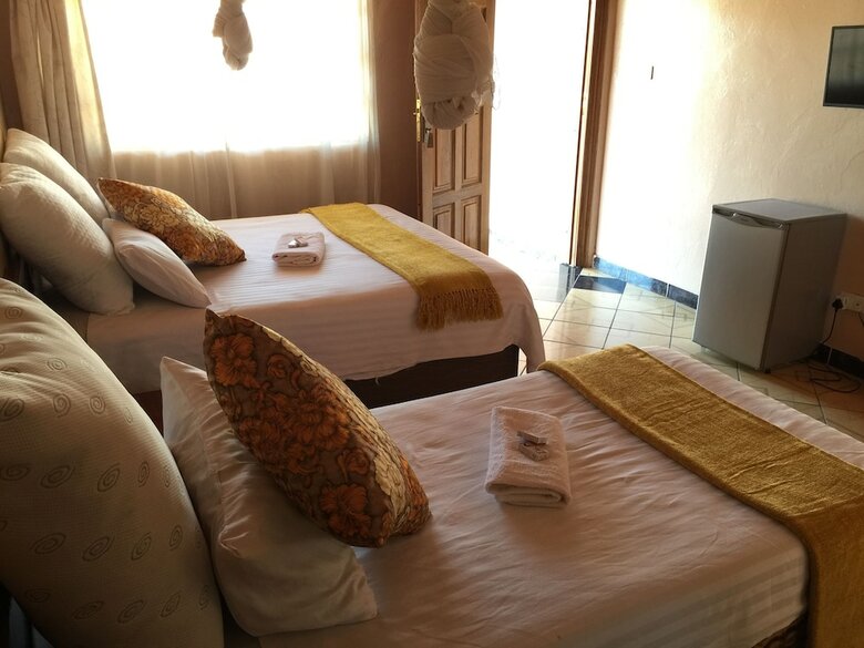 Posada Woodlands Lodge & Tours
