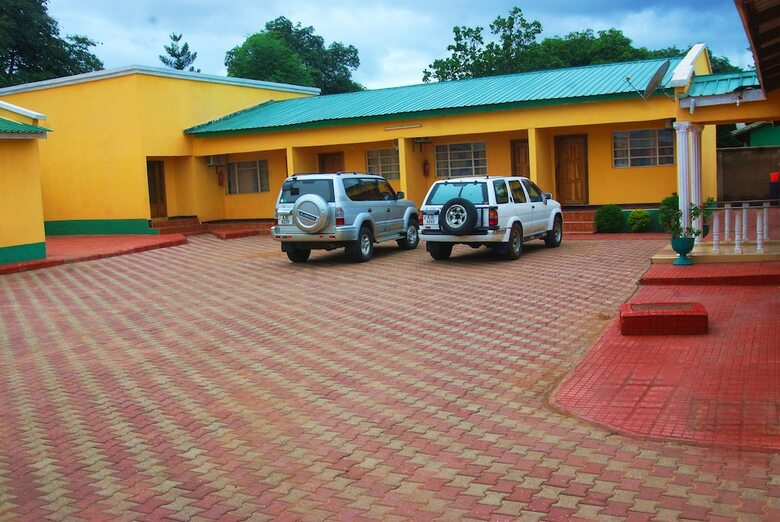 Posada Woodlands Lodge & Tours