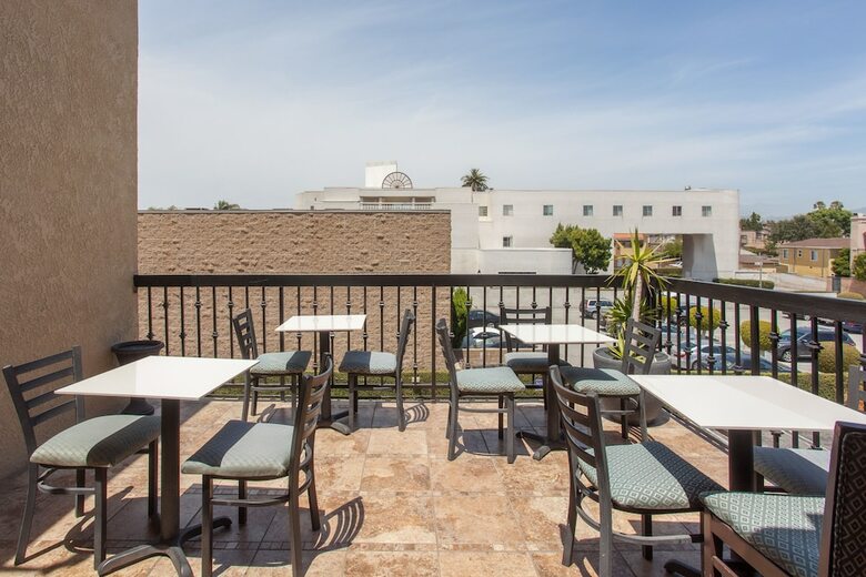 Hotel Ramada By Wyndham Culver City