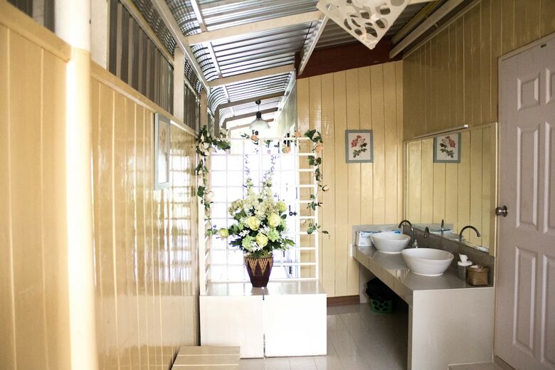 Hotel Yenjit Resort