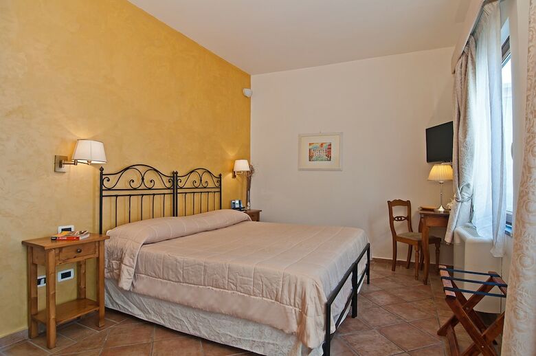 Hotel Relais Le Clarisse A Trastevere
