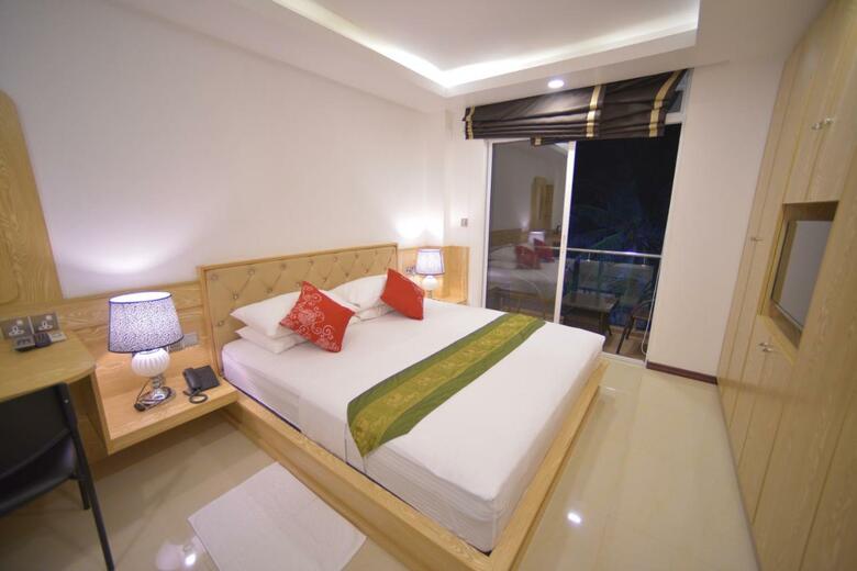 Hotel Hathaa Beach Maldives