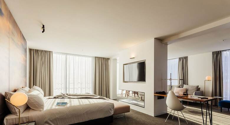 Macq 01 Hotel