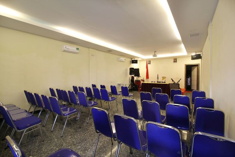 Hotel Airy Golden Gate Batam