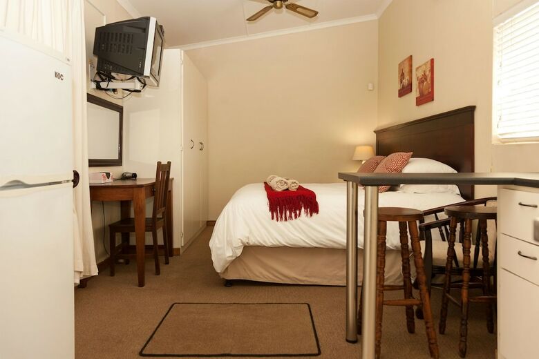 Bed & Breakfast Home From Home B And B