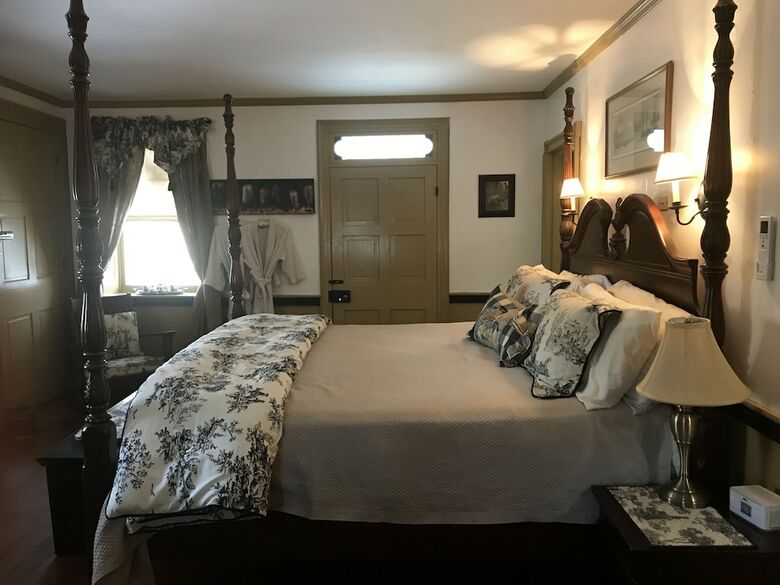 Fallen Tree Farm Bed & Breakfast