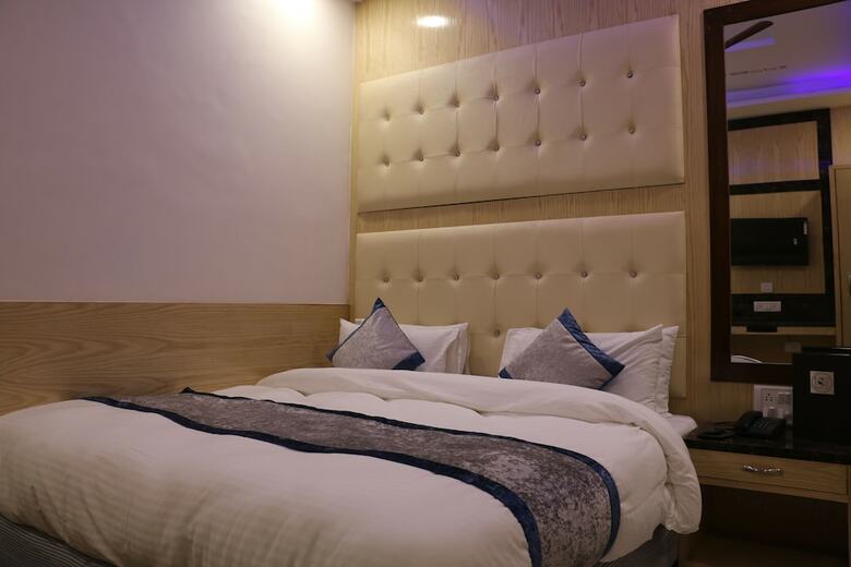 Hotel Check In Room Chuna Mandi