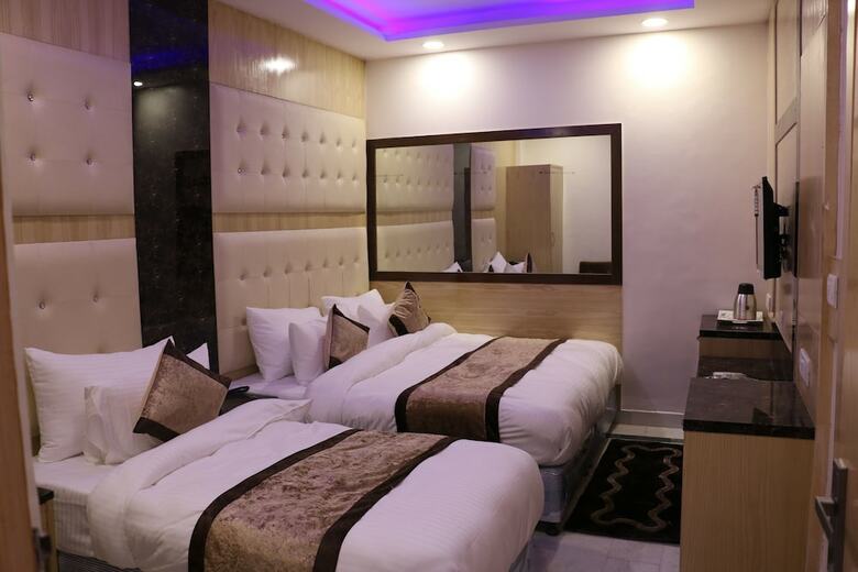 Hotel Check In Room Chuna Mandi