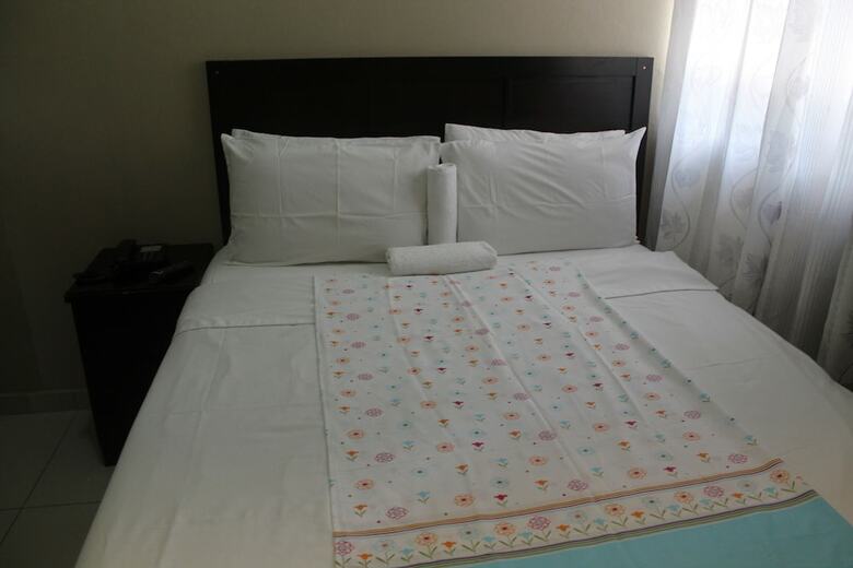 Hotel Miraton Guest Lodge