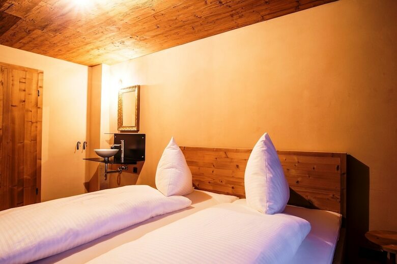 Alpen Select Lodge For 16-24 People