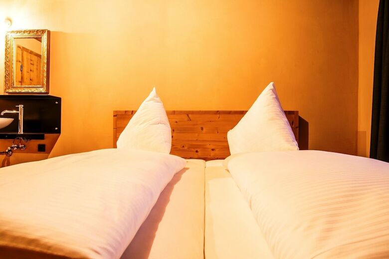 Alpen Select Lodge For 16-24 People