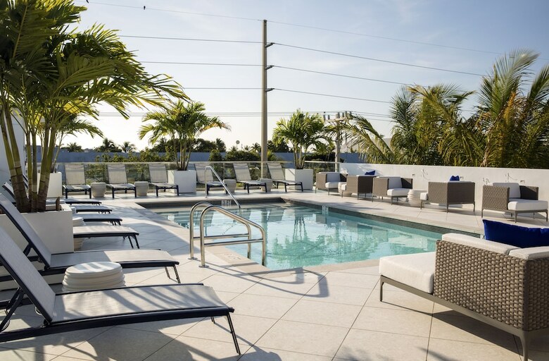 Hotel H2o Suites - Adults Only