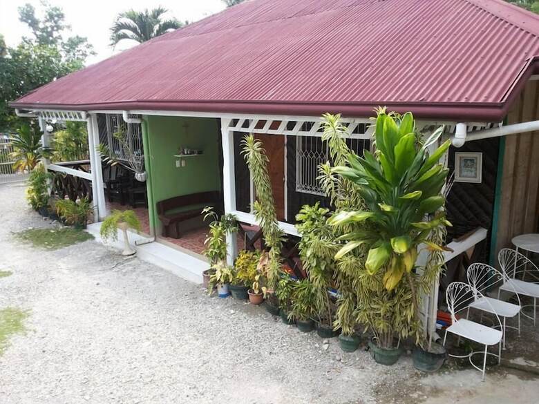 Bed & Breakfast Yak-yak Beach Home
