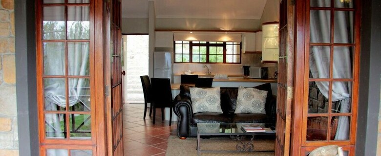 Montmartre Chalets And Guest House