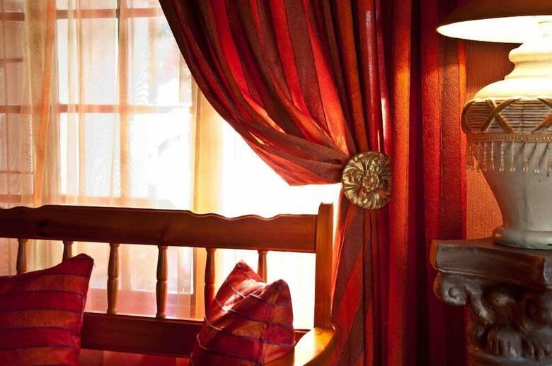 Hotel Woodpecker Inn