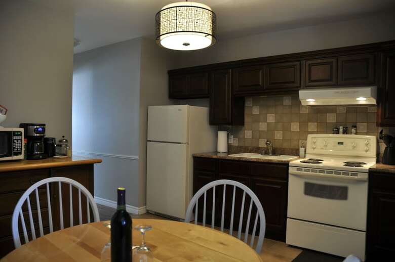 Apartamentos Moncton Suites - 267 Universite Ave