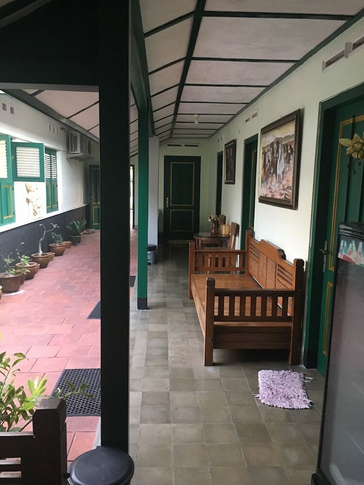 Hotel Pamularsih Homestay