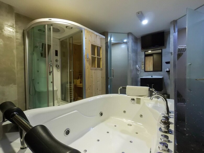 Baguss Hotel And Serviced Apartment