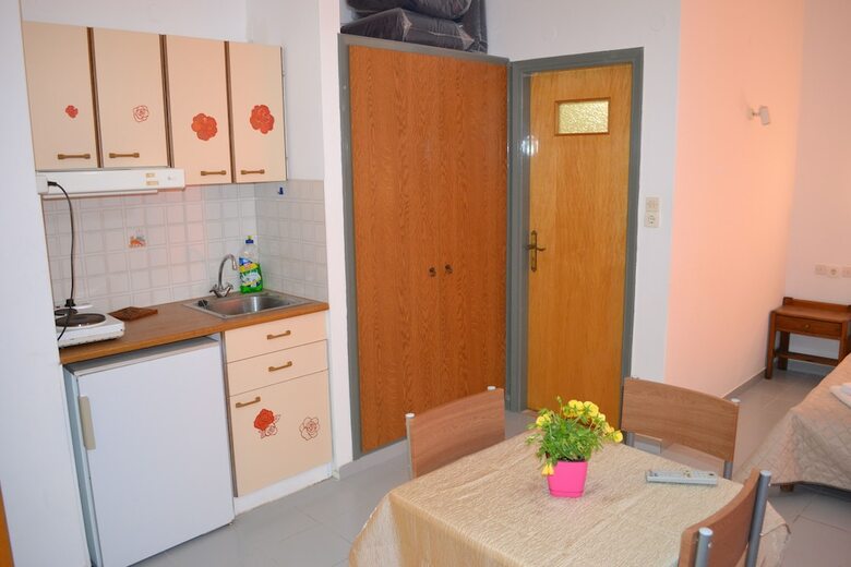 Aparthotel Rania Studios