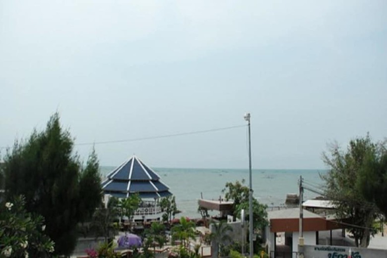 Bangsaen Villa Hotel