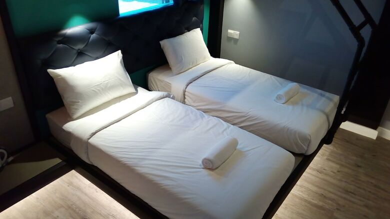 Tube Hotel