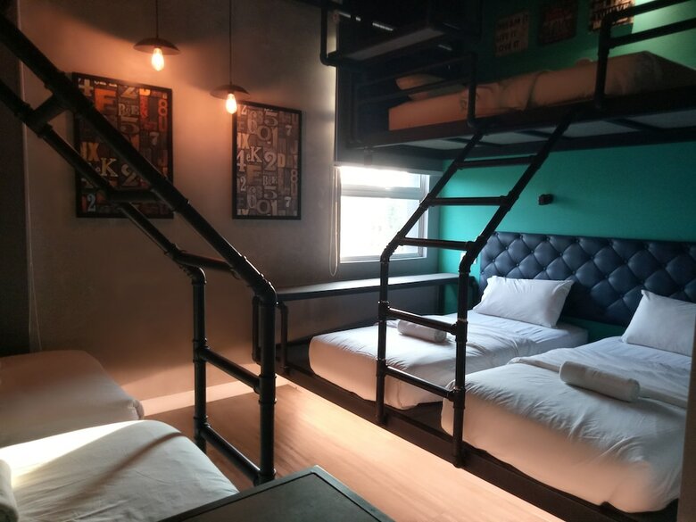 Tube Hotel