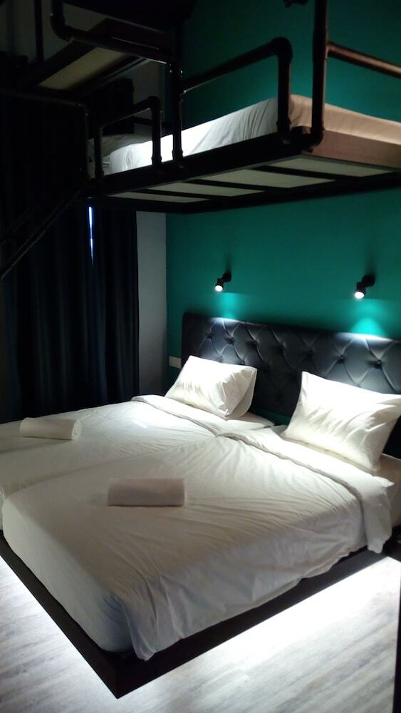 Tube Hotel