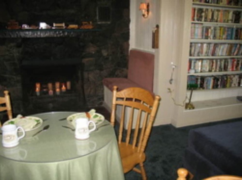 Featherbed Railroad Bed And Breakfast Resort