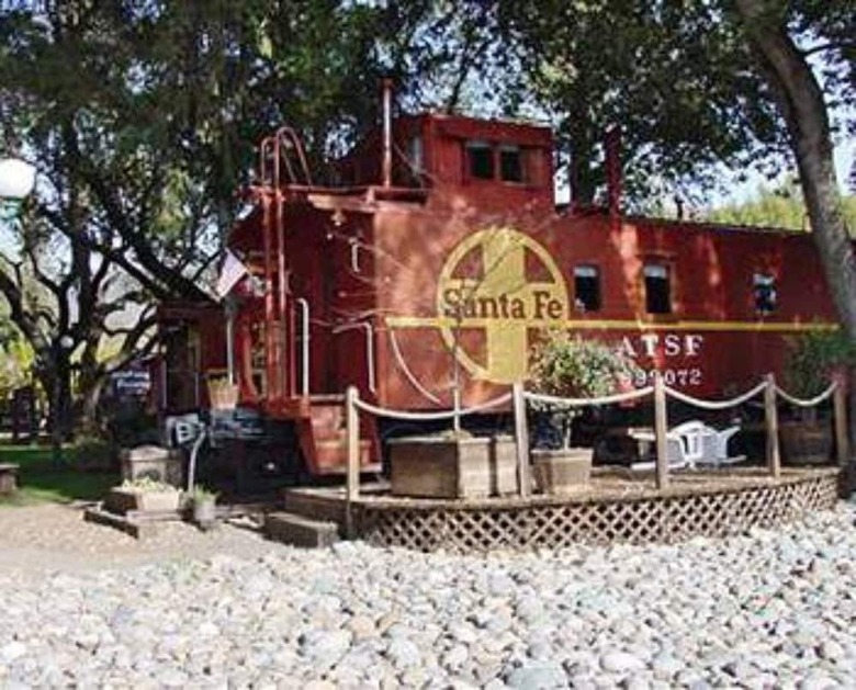 Featherbed Railroad Bed And Breakfast Resort