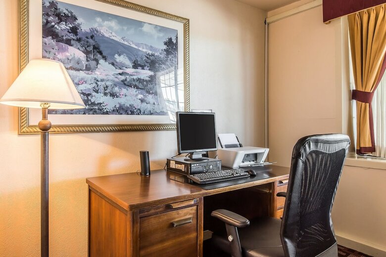 Hotel Quality Inn & Suites