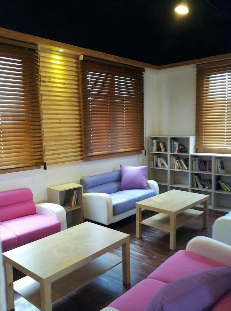 Hostal Melon Guesthouse - Hostel