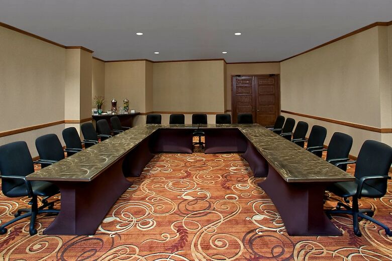 Sheraton Minneapolis West Hotel