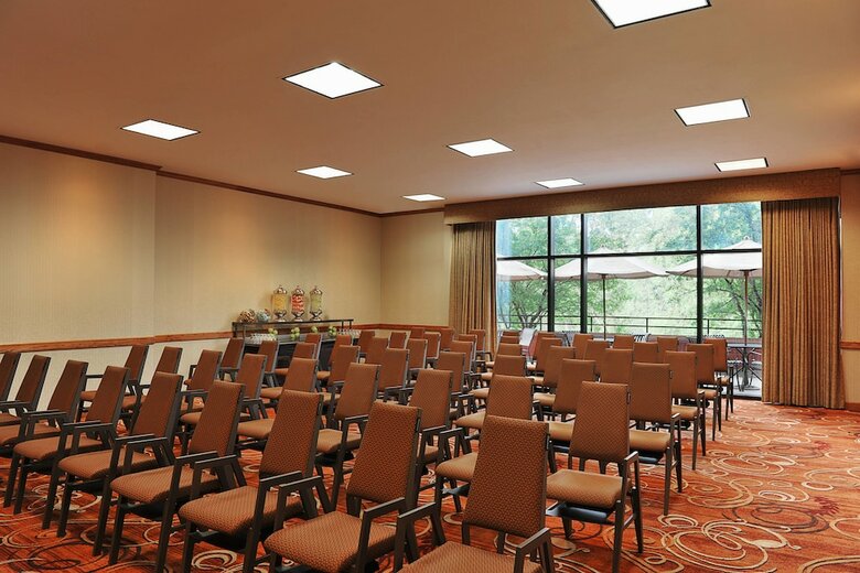 Sheraton Minneapolis West Hotel