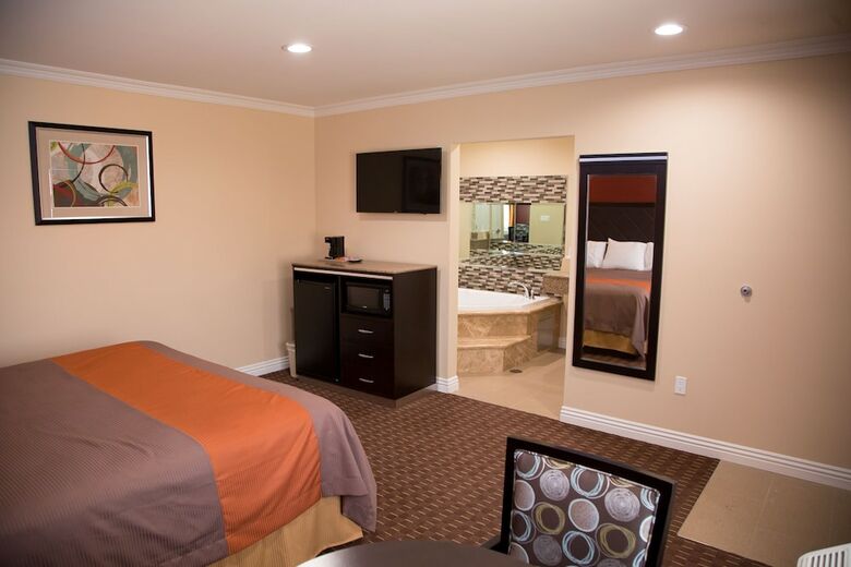 Motel Diamond Bell Inn & Suites