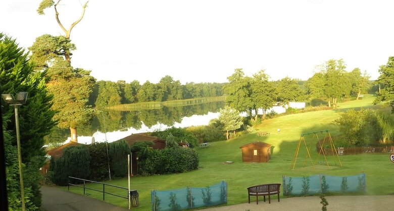 Hotel Gosfield Lake Resort