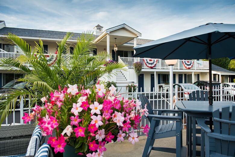 Hotel Footbridge Beach Motel