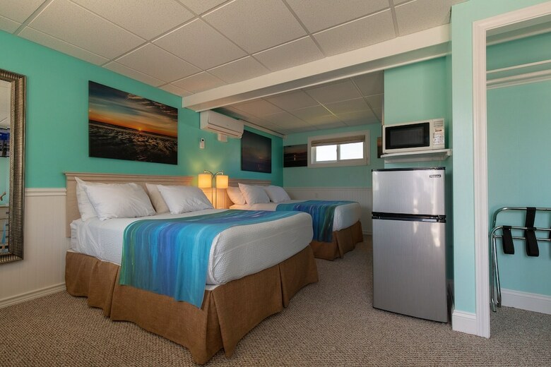 Hotel Footbridge Beach Motel