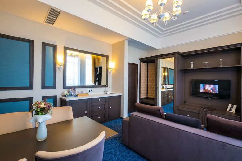 Hotel Tom River Plaza