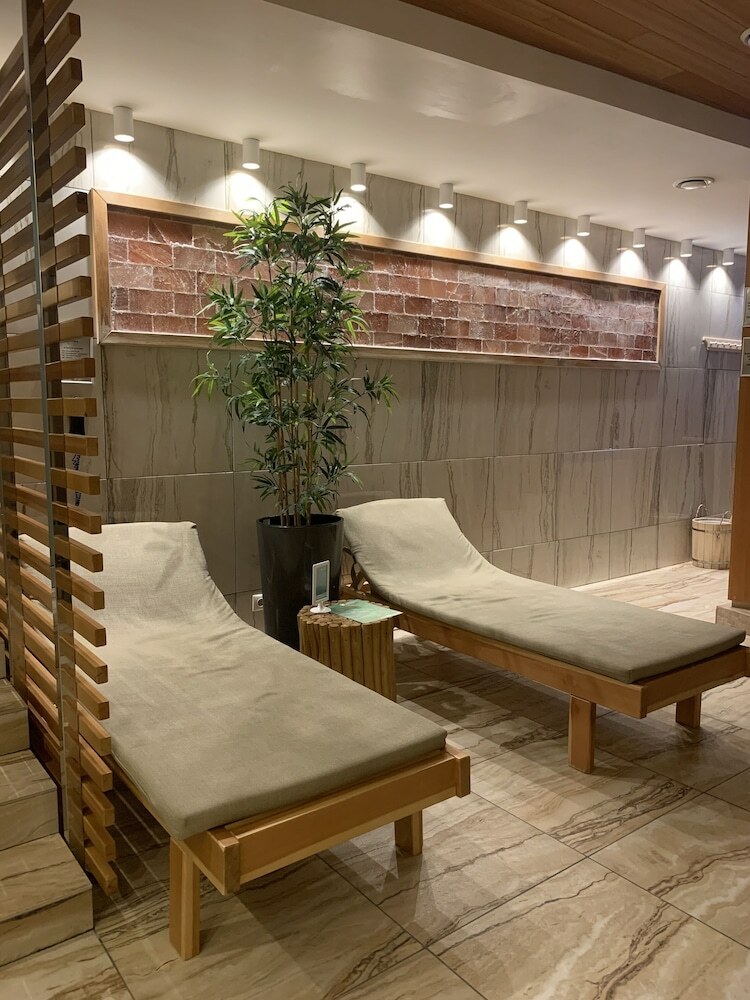 Hotel Tom River Plaza