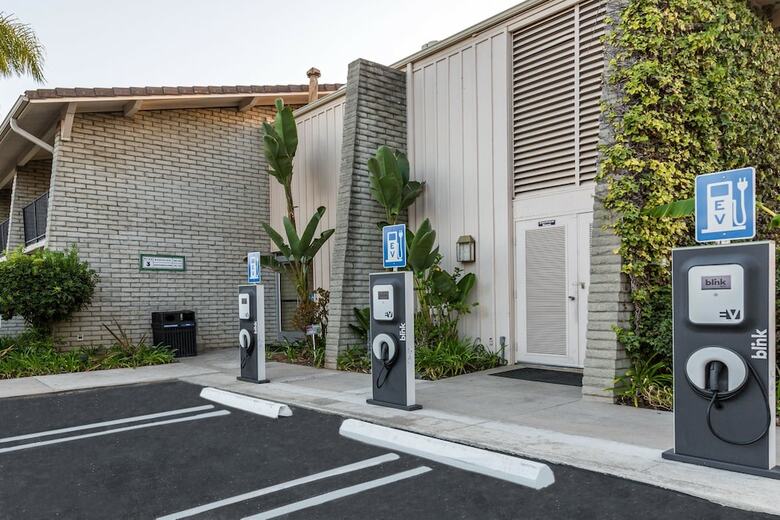 Hotel Ramada By Wyndham Santa Barbara