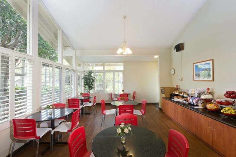 Hotel Ramada By Wyndham Santa Barbara