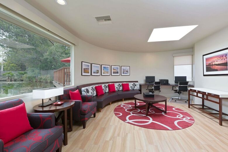 Hotel Ramada By Wyndham Santa Barbara