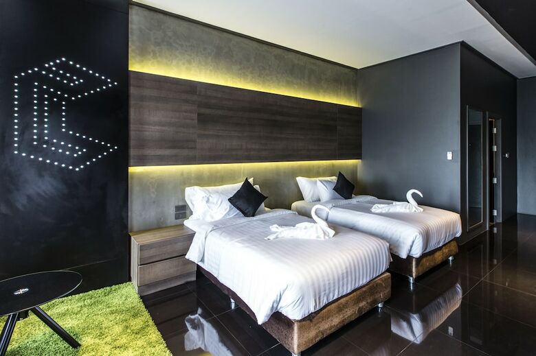 Cresco Hotel Buriram