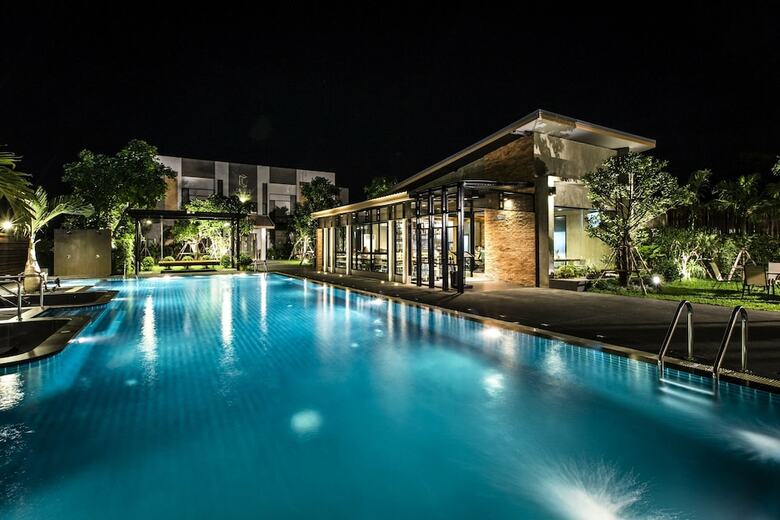 Cresco Hotel Buriram