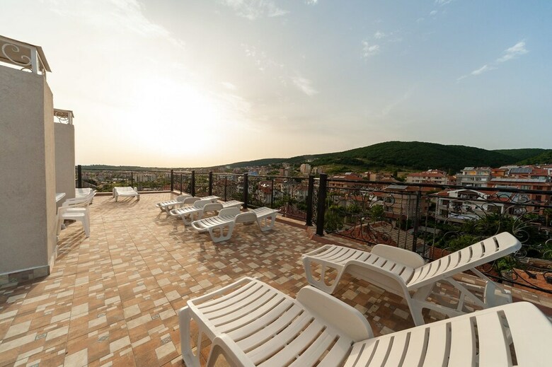 Roel Residence Apartments