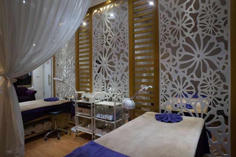 Thang Long Opera Hotel