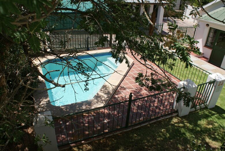 Bed & Breakfast Koo Karoo Guest Lodge