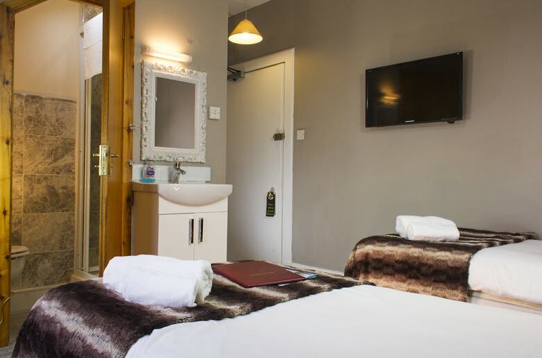 Crown Hotel Guesthouse