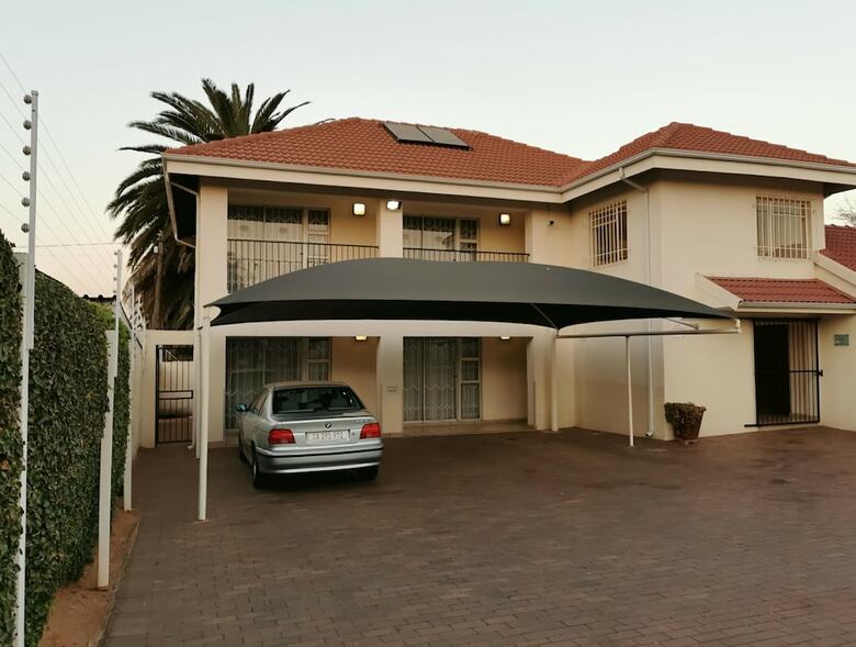 Hotel 17 On 13th Guest House