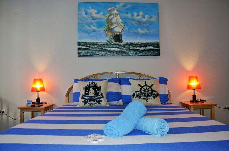 Hotel Captain's Lodge And Bar